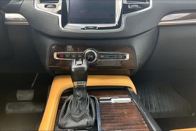 2017 Volvo XC90 T6 Momentum