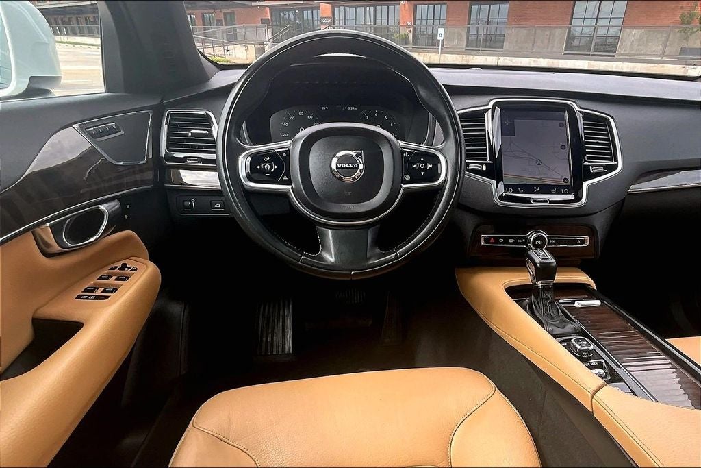 2017 Volvo XC90 T6 Momentum