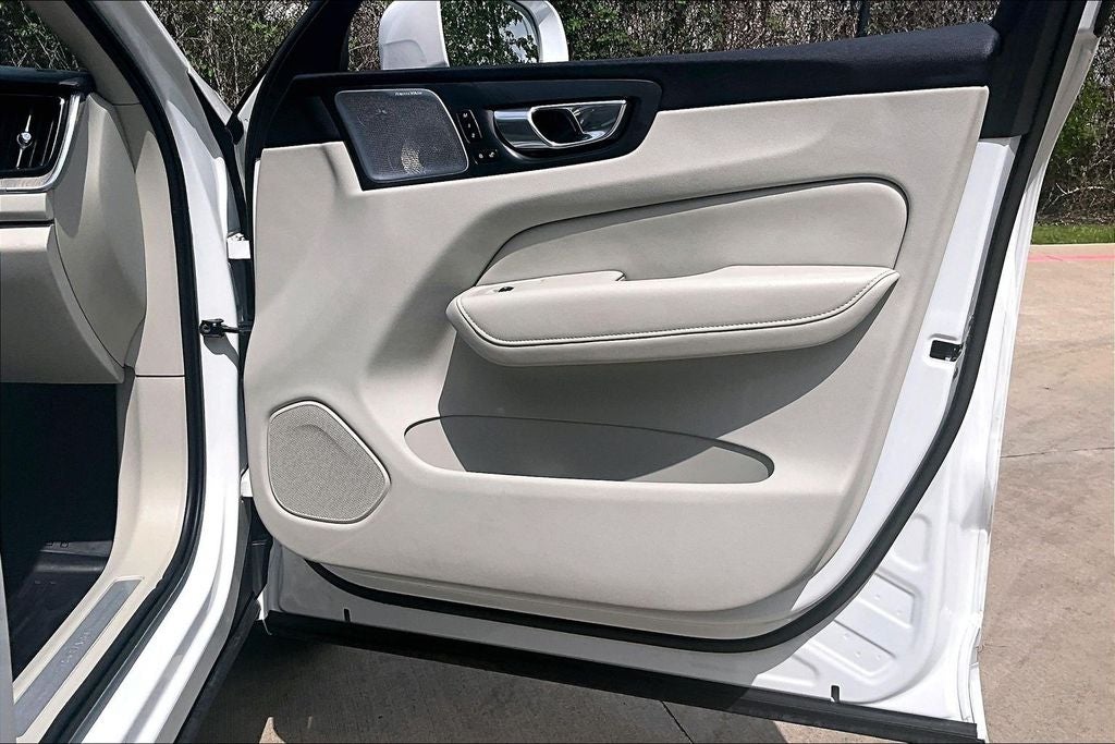 2023 Volvo XC60 Recharge Plug-In Hybrid Ultimate