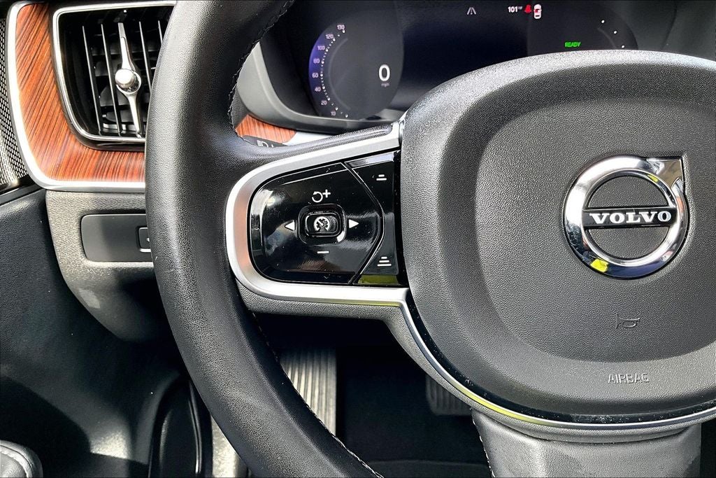 2024 Volvo XC60 Recharge Plug-In Hybrid T8 Plus Dark Theme