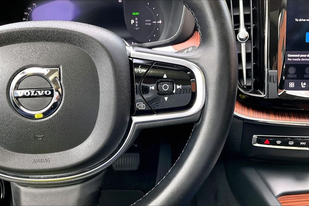 2024 Volvo XC60 Recharge Plug-In Hybrid T8 Plus Dark Theme
