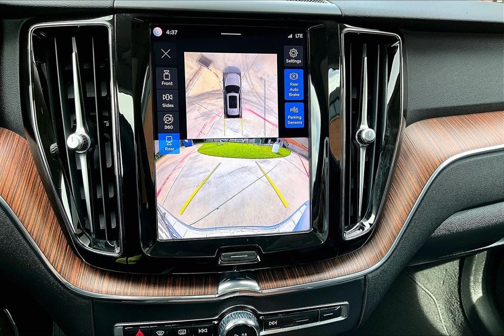2024 Volvo XC60 Recharge Plug-In Hybrid T8 Plus Dark Theme