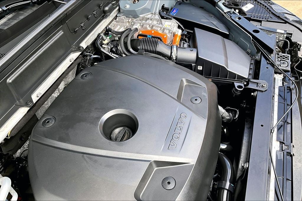 2024 Volvo XC60 Recharge Plug-In Hybrid T8 Plus Dark Theme