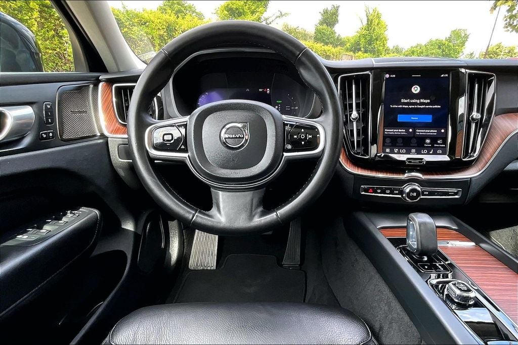 2024 Volvo XC60 Recharge Plug-In Hybrid T8 Plus Dark Theme