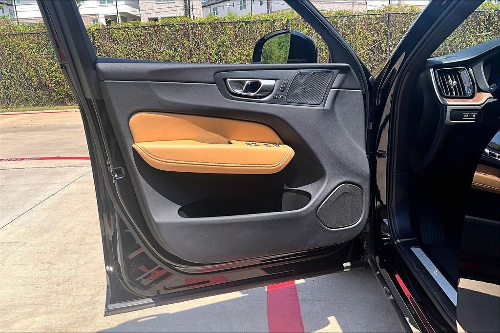 2024 Volvo XC60 Recharge Plug-In Hybrid Ultimate