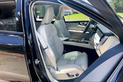 2025 Volvo XC60 Plug-In Hybrid T8 Ultra