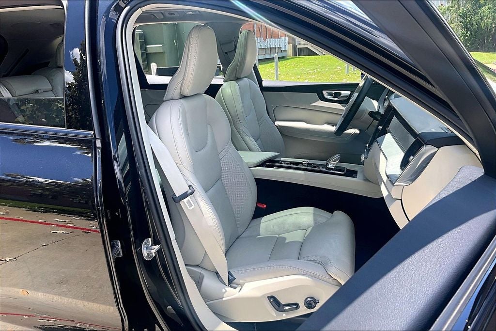 2025 Volvo XC60 Plug-In Hybrid T8 Ultra