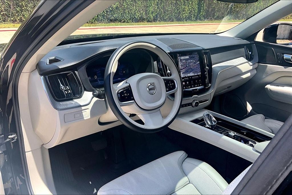 2025 Volvo XC60 Plug-In Hybrid T8 Ultra