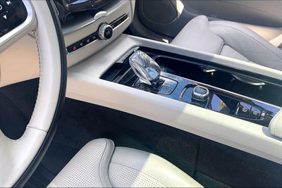 2025 Volvo XC60 Plug-In Hybrid T8 Ultra