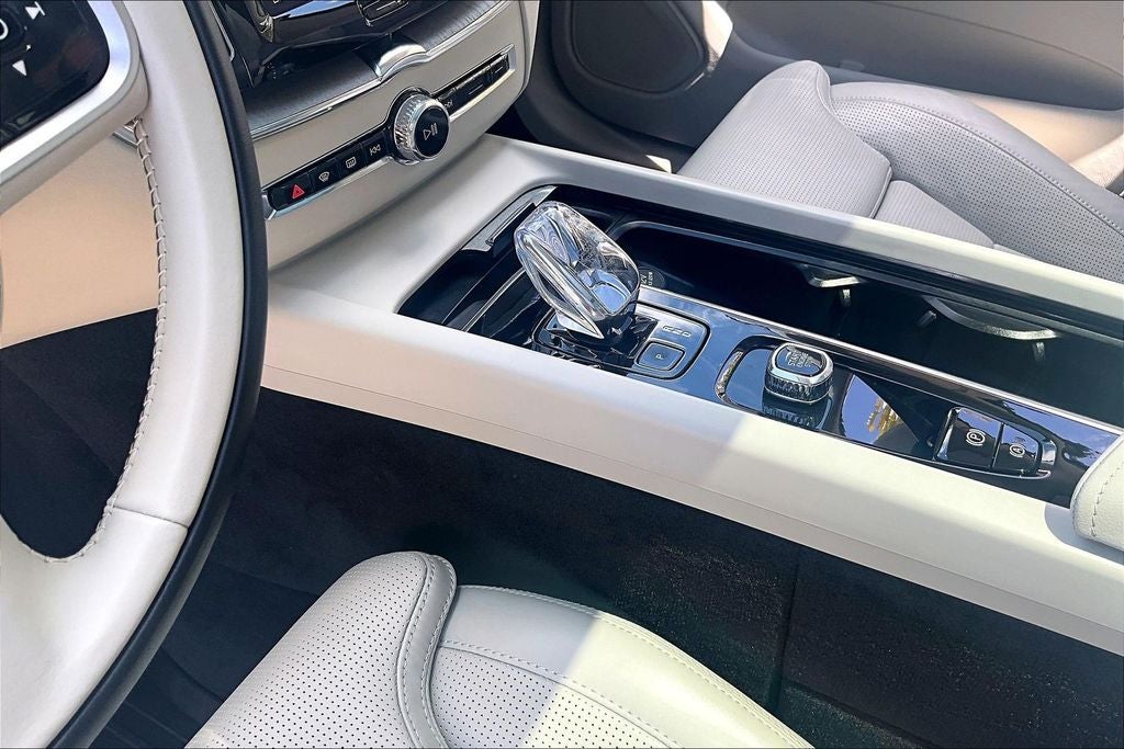 2025 Volvo XC60 Plug-In Hybrid T8 Ultra
