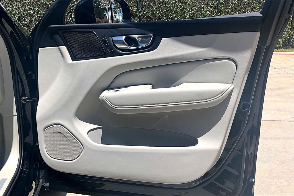 2025 Volvo XC60 Plug-In Hybrid T8 Ultra
