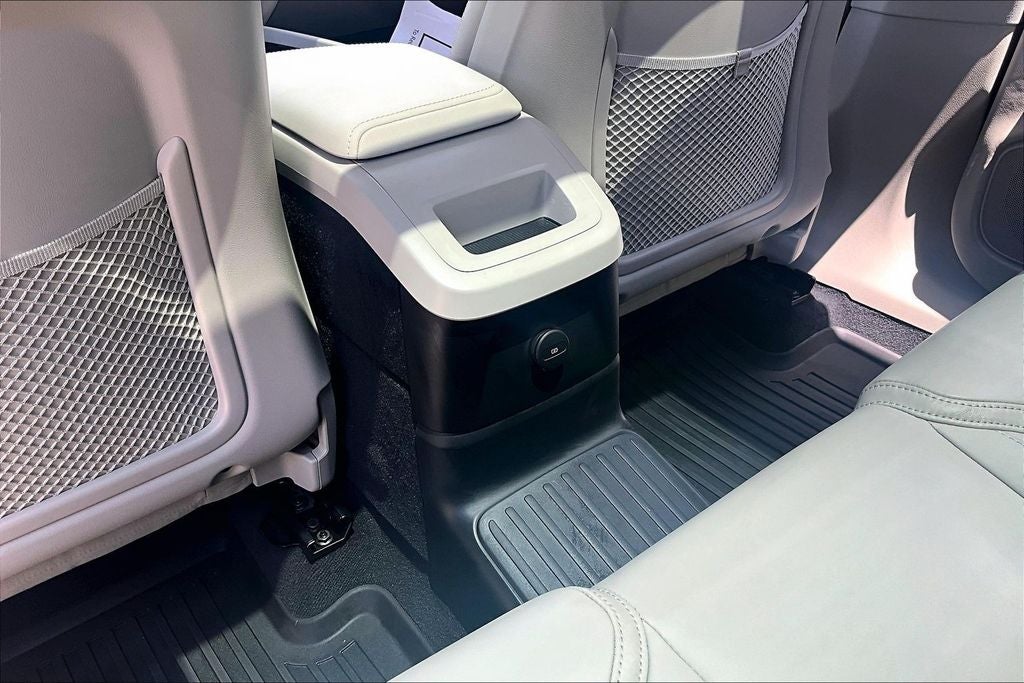 2025 Volvo XC60 Plug-In Hybrid T8 Ultra