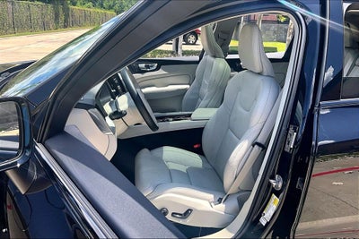 2025 Volvo XC60 Plug-In Hybrid T8 Ultra
