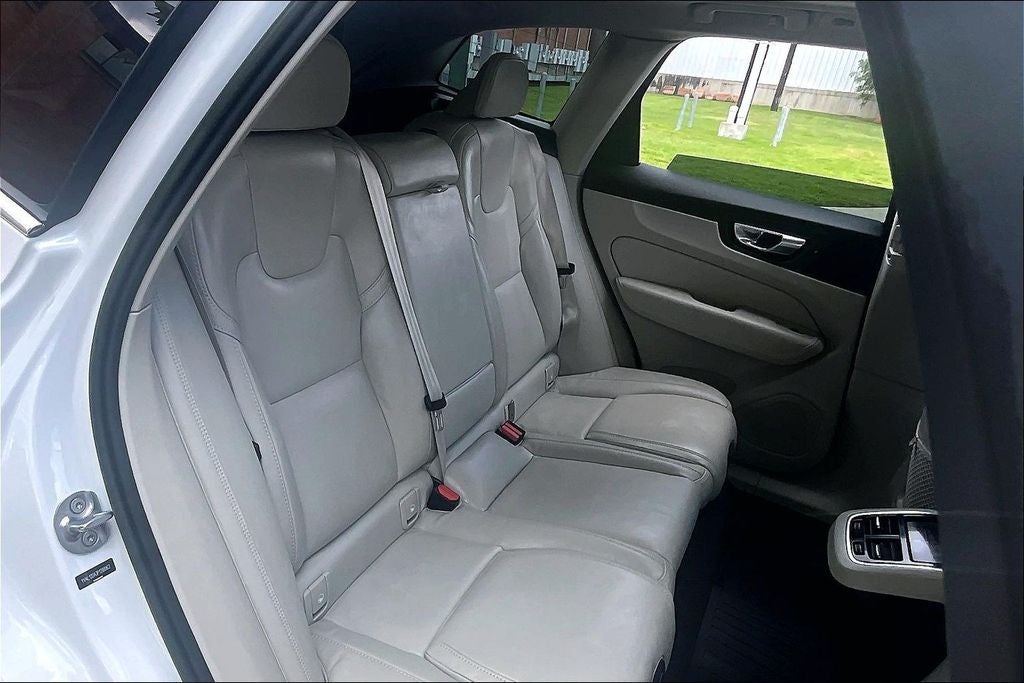 2023 Volvo XC60 B5 Ultimate Bright Theme