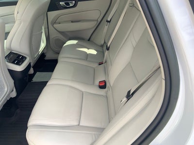 2023 Volvo XC60 B5 Ultimate Bright Theme