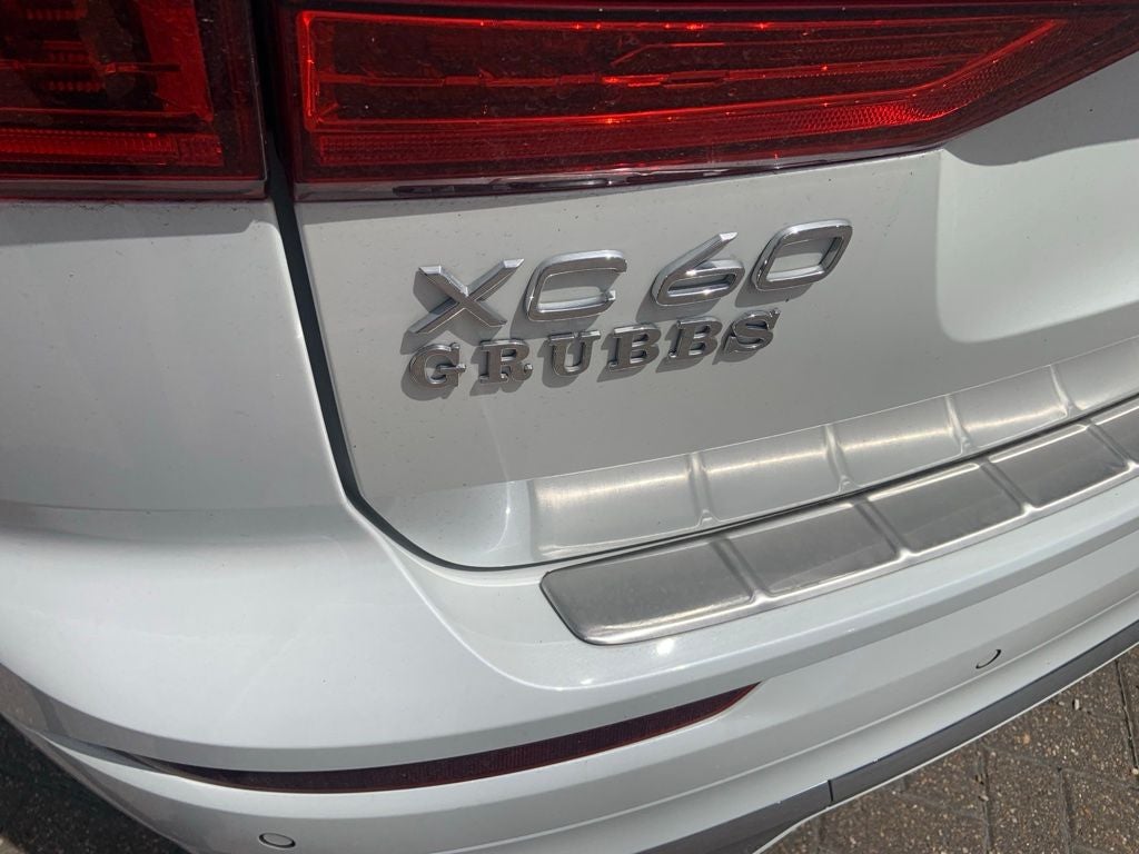 2023 Volvo XC60 B5 Ultimate Bright Theme