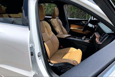 2023 Volvo XC60 B5 Ultimate Bright Theme