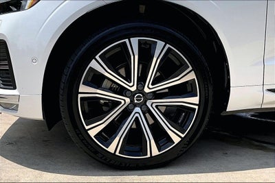 2023 Volvo XC60 B5 Ultimate Bright Theme