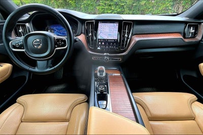 2023 Volvo XC60 B5 Ultimate Bright Theme