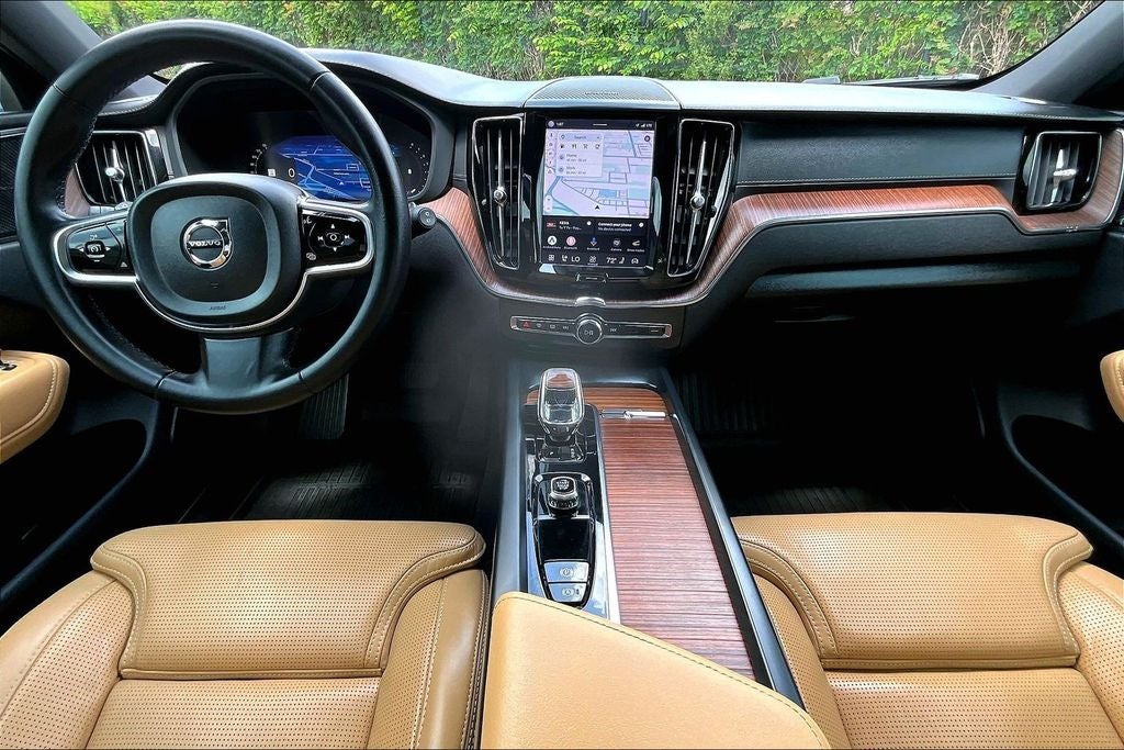 2023 Volvo XC60 B5 Ultimate Bright Theme