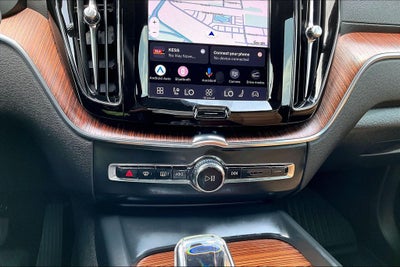2023 Volvo XC60 B5 Ultimate Bright Theme