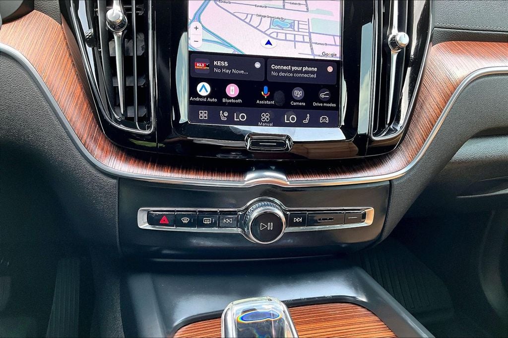 2023 Volvo XC60 B5 Ultimate Bright Theme
