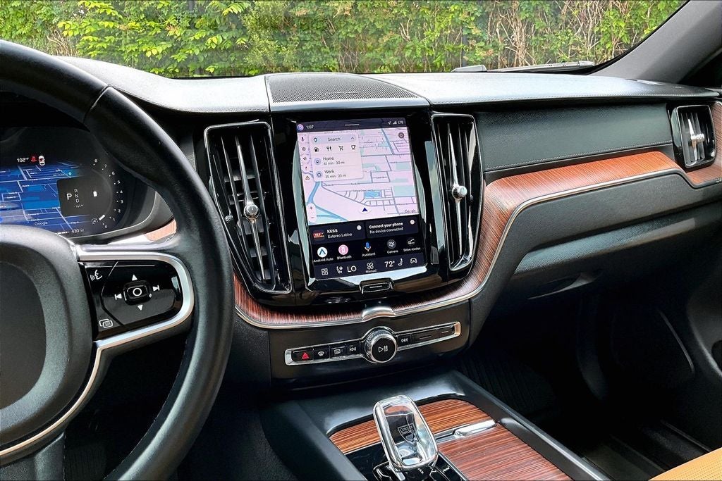 2023 Volvo XC60 B5 Ultimate Bright Theme