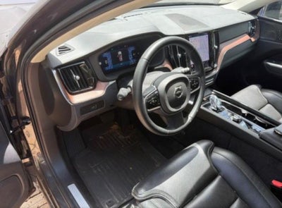 2023 Volvo XC60 B5 Ultimate Dark Theme