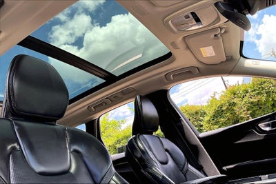 2023 Volvo XC60 B5 Ultimate Dark Theme