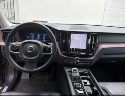 2023 Volvo XC60 B5 Ultimate Dark Theme