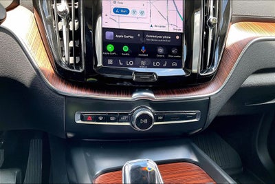 2023 Volvo XC60 B5 Ultimate Dark Theme