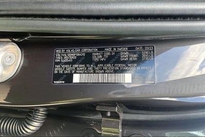 2023 Volvo XC60 B5 Ultimate Dark Theme