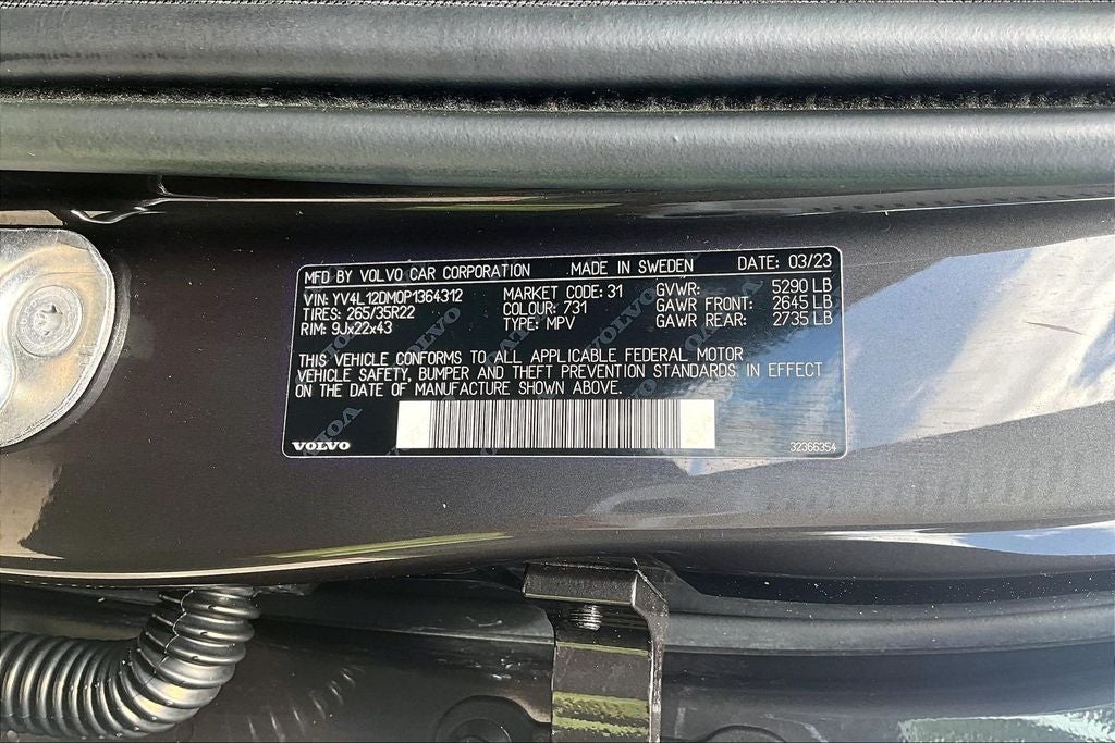2023 Volvo XC60 B5 Ultimate Dark Theme
