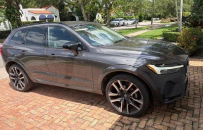 2023 Volvo XC60 B5 Ultimate Dark Theme
