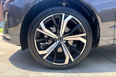 2023 Volvo XC60 B5 Ultimate Dark Theme