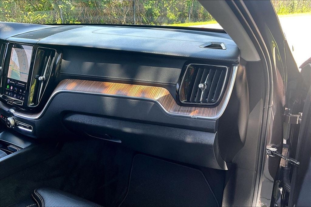 2023 Volvo XC60 B5 Ultimate Dark Theme