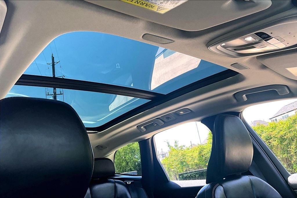 2023 Volvo XC60 B5 Ultimate Dark Theme