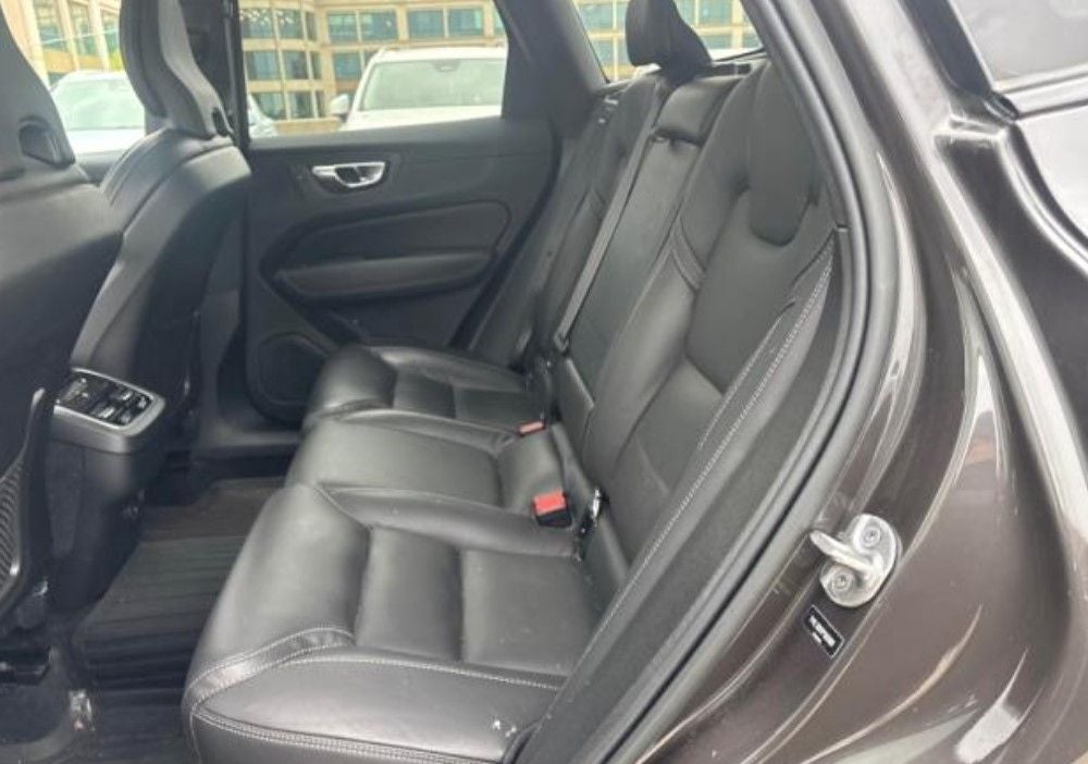 2023 Volvo XC60 B5 Ultimate Dark Theme