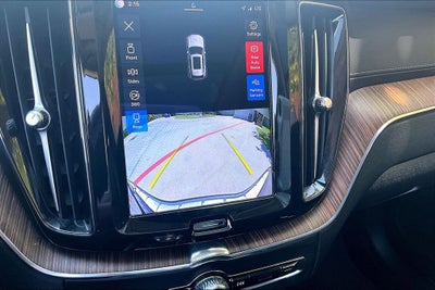 2023 Volvo XC60 B5 Ultimate Dark Theme