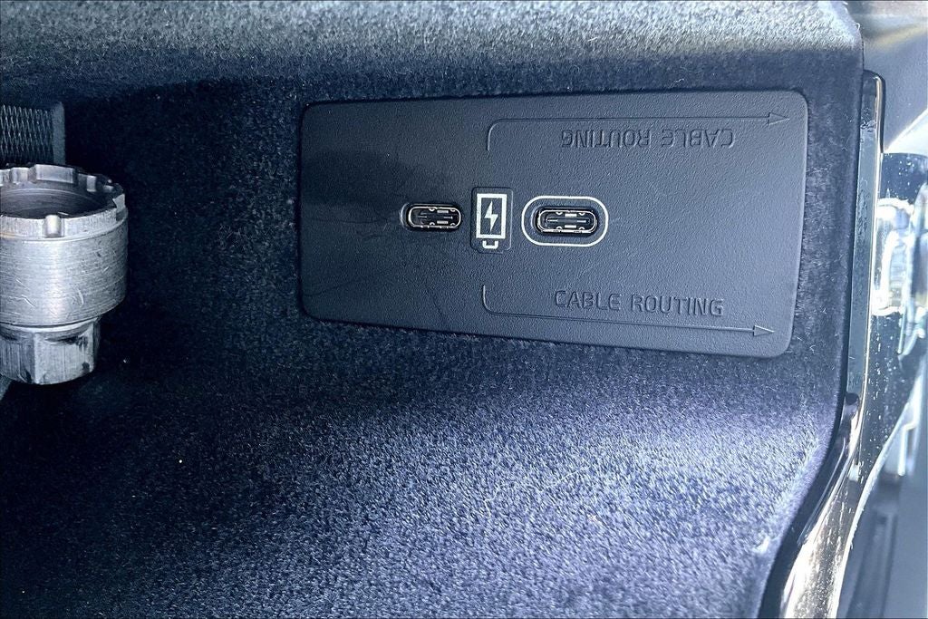 2023 Volvo XC60 B5 Ultimate Dark Theme