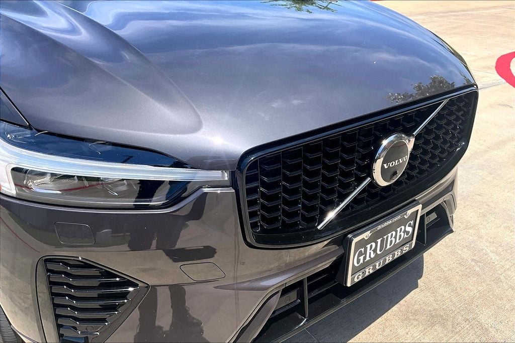2023 Volvo XC60 B5 Ultimate Dark Theme