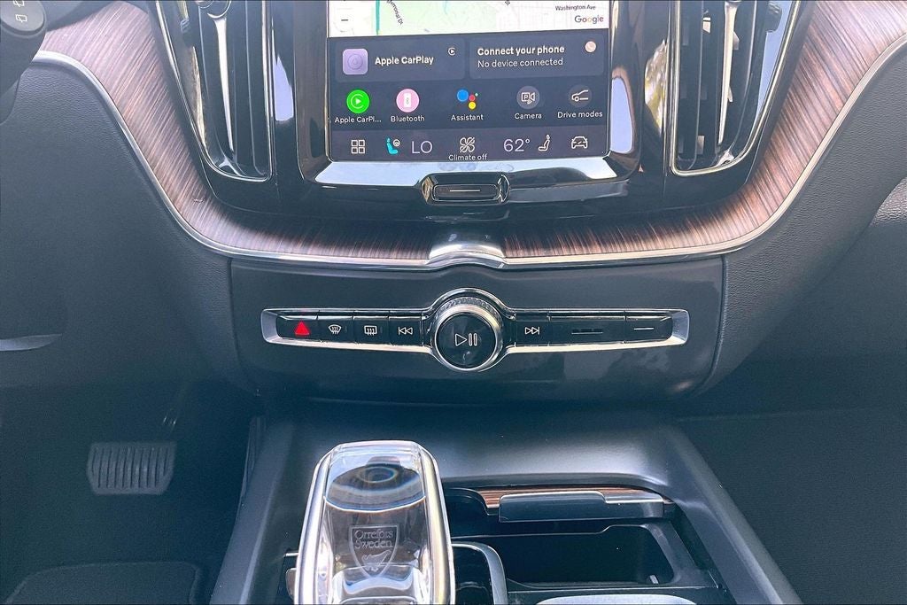 2023 Volvo XC60 B5 Ultimate Dark Theme