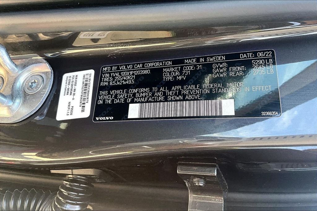 2023 Volvo XC60 B5 Ultimate Dark Theme