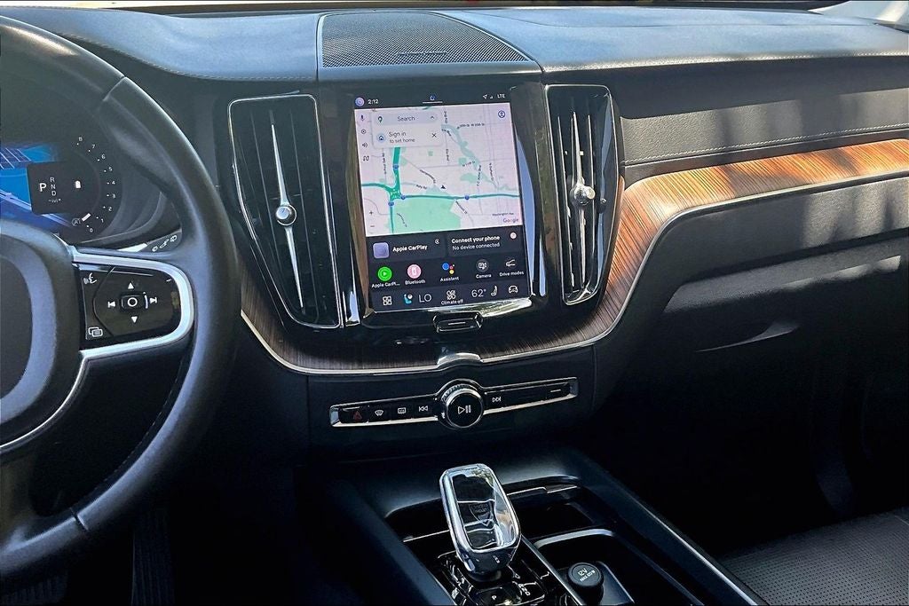 2023 Volvo XC60 B5 Ultimate Dark Theme