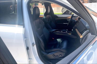 2024 Volvo XC90 B5 Plus