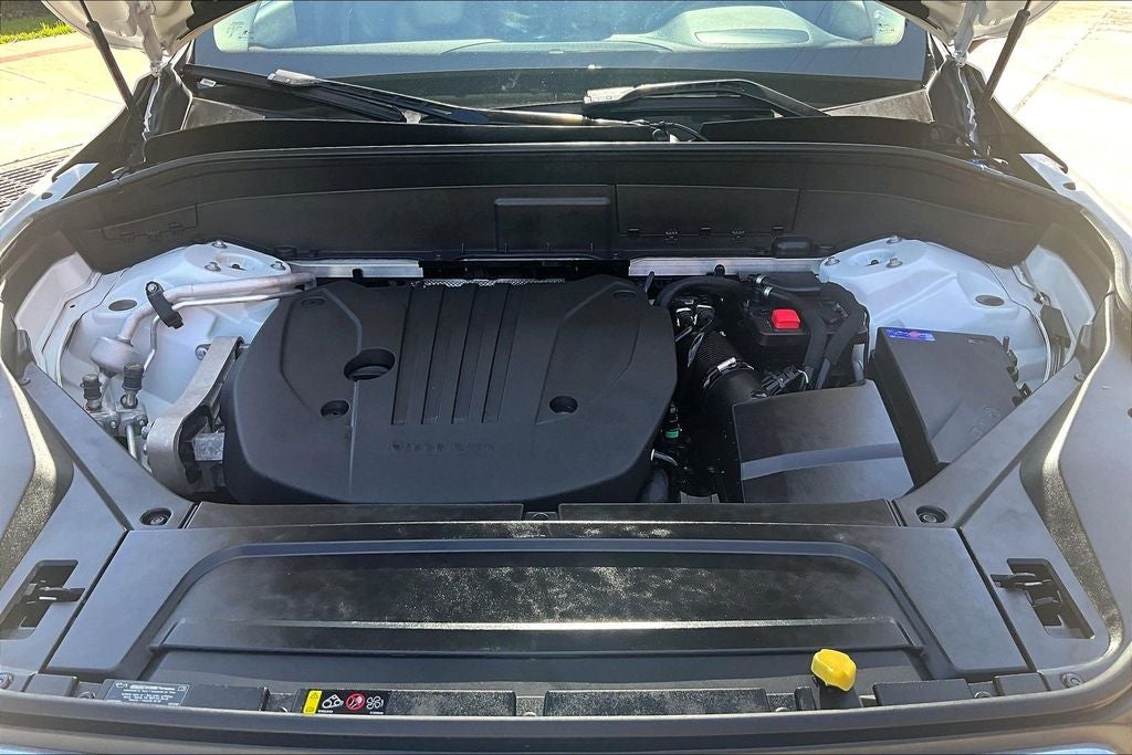 2024 Volvo XC90 B5 Plus