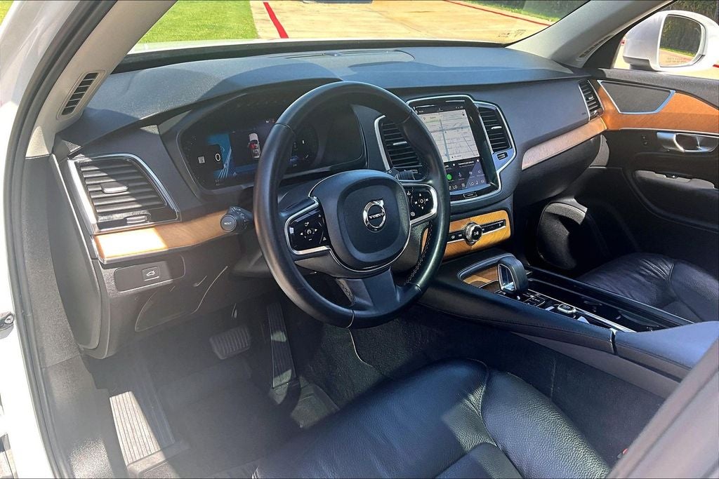 2024 Volvo XC90 B5 Plus