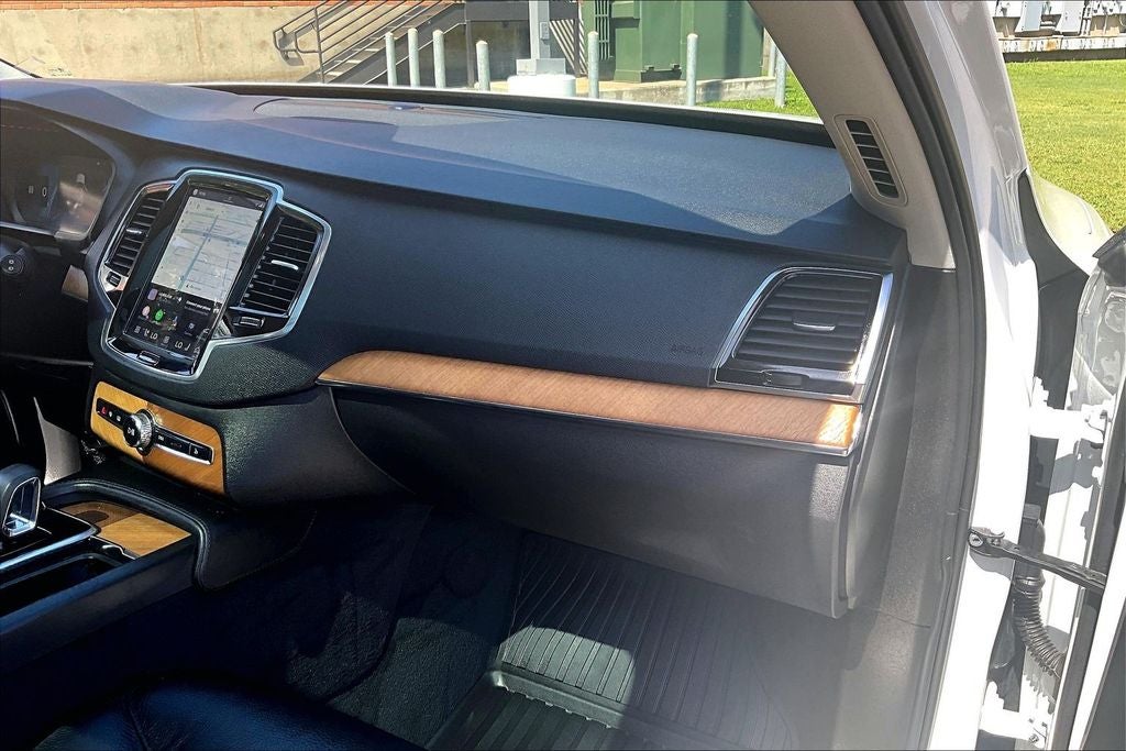 2024 Volvo XC90 B5 Plus