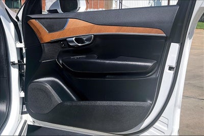 2024 Volvo XC90 B5 Plus