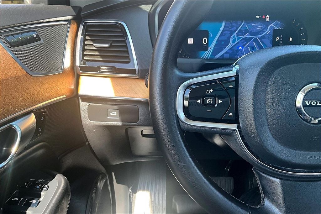 2024 Volvo XC90 B5 Plus